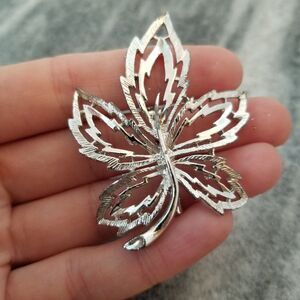 Vintage Silver Tone Filigree Mapel Leaf Brooch, Unisex Lapel Pin